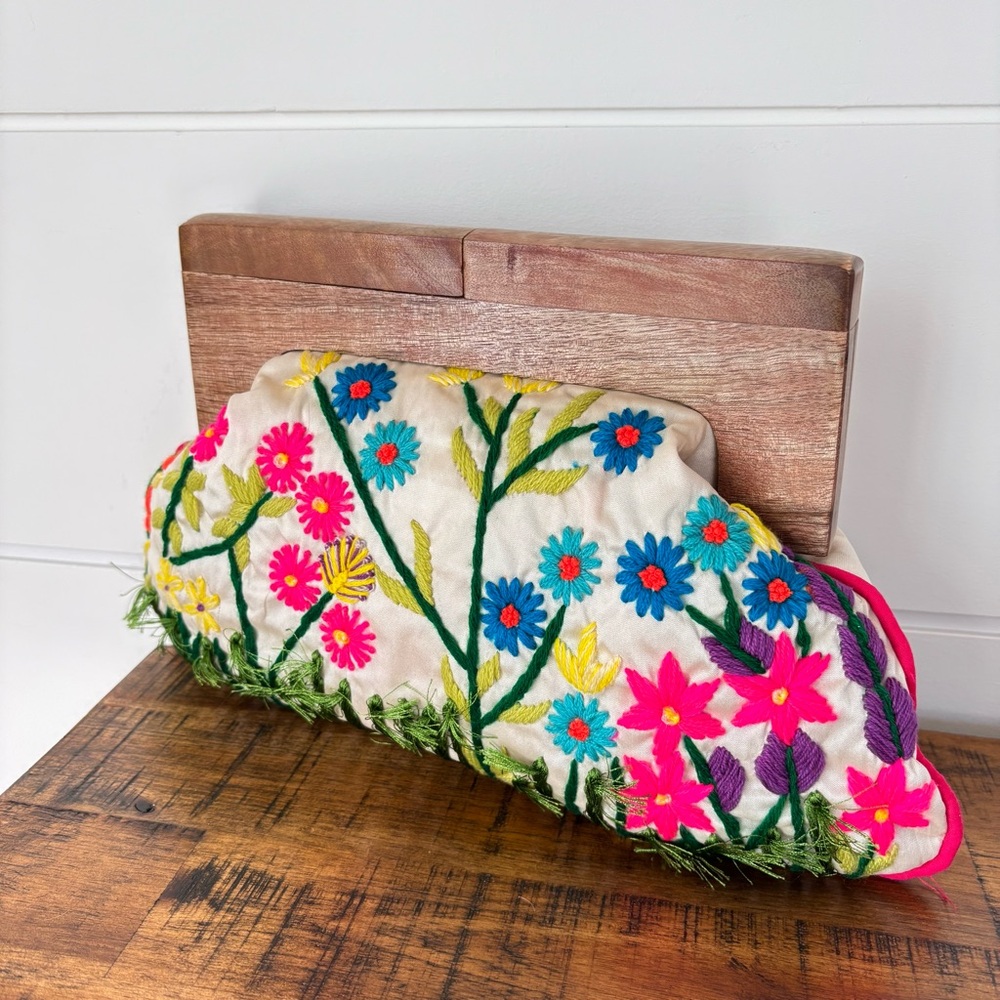 Chloe and Lex Floral Garden Wooden Handle Embroidered Clutch NEW